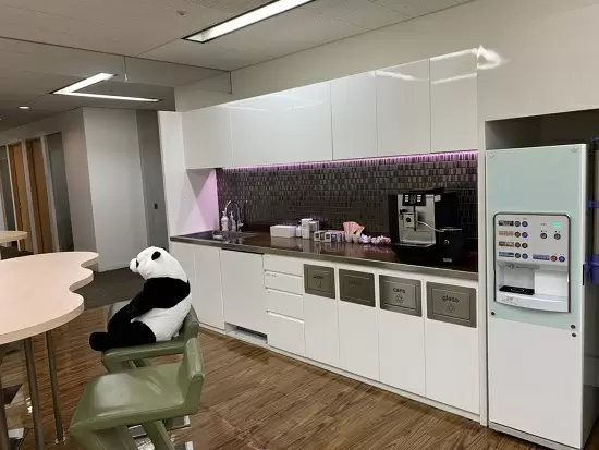 休憩スペースにはフリードリンクあり◎