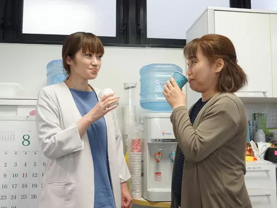 ドリンクもいろいろご用意しておりますので、一息つきながらお仕事をしてください♪