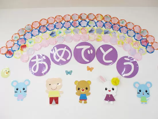 部屋の中には子供たちが喜ぶ飾り付けがたくさん♪