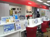 店内は明るくお客様もリラックスできるスペースが充実しています