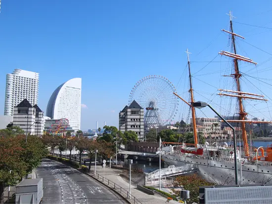 駅チカなので通勤しやすい立地です。 大きなビルの中にあるので、ランチや買い物などにも便利です！