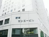 本社ビル／11階が私たちのオフィスです。