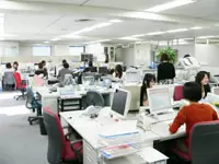 ノースモーキングの明るいオフィスです。