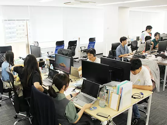業務効率や社内連携のしやすさなどを考え、「週一回リモートワークOK」という制度を取り入れています。