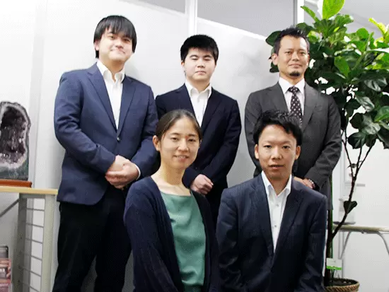 環境に左右されない盤石な経営体制を実現しています。