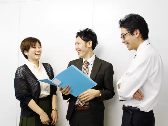 当社は職種、社歴問わず仲が良いこと、風通しが良いことが特徴です！先輩にも気軽に相談できます。