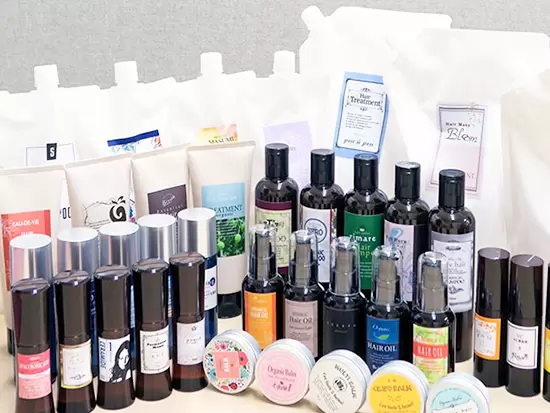 ヘアケア商品や業務用薬剤、スキンケアアイテムなどを美容室を中心としたお客様に販売しています。