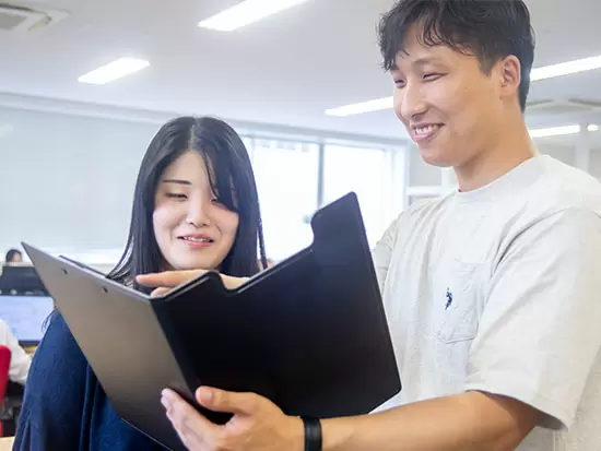 分からないことはすぐに周りのスタッフに質問もできます◎