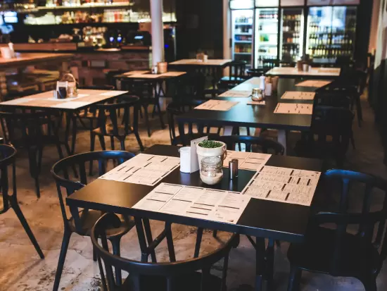 当店自慢のお料理で人々を笑顔にする、やりがい抜群の環境です。