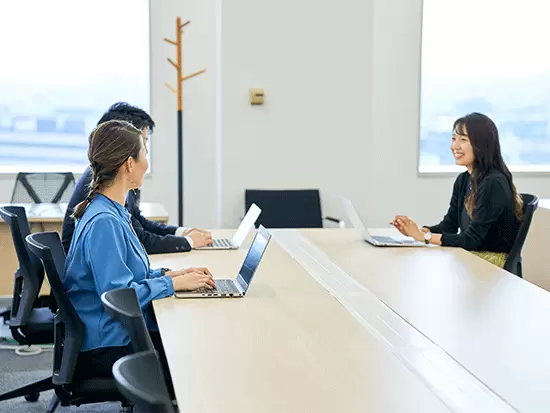 20代～30代のメンバーが多数活躍中！気兼ねなく意見を言い合える関係性です。