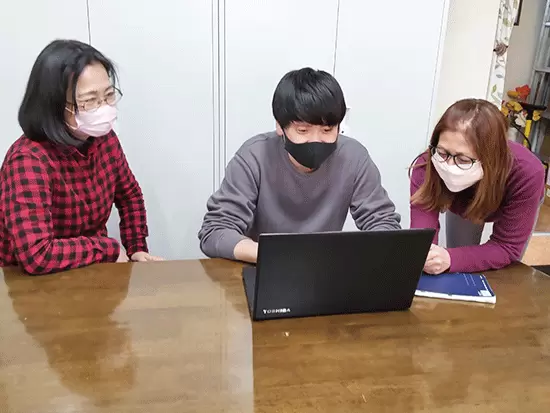 入社後の座学研修をはじめ、同行訪問による実践研修もしっかりと行います。