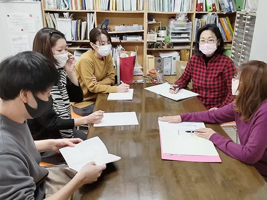 ご利用者様のことなど、必要に応じてみんなで情報を共有し合ってます。