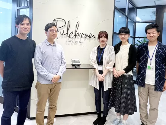 オフィスは落ち着いた雰囲気で、効率良く業務を進められる環境となっています。