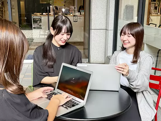 社員の平均年齢は26.2歳！同年代の仲間と一緒に働けます♪