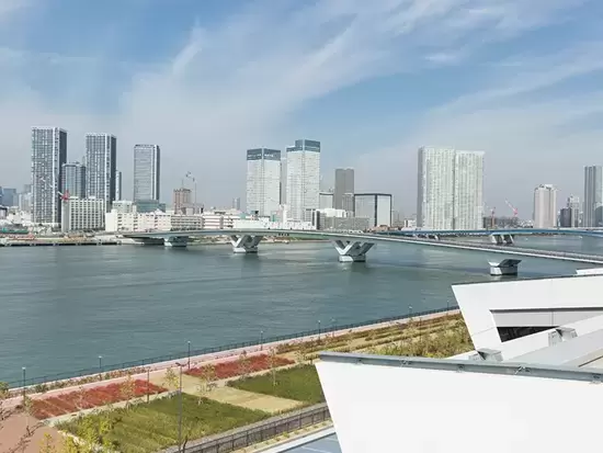 ゆりかもめ「市場前駅」　徒歩約10分。交通費はもちろん全額支給します！