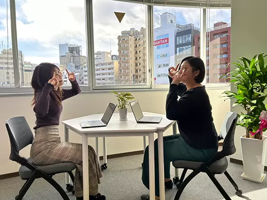 ◎20代～50代の社員が活躍中！気さくな社員が多いフラットな職場なのですぐ馴染めるはず！