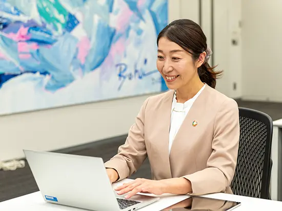 1ヶ月間の充実研修をご用意！話し方や提案ノウハウなどをじっくり学べます。