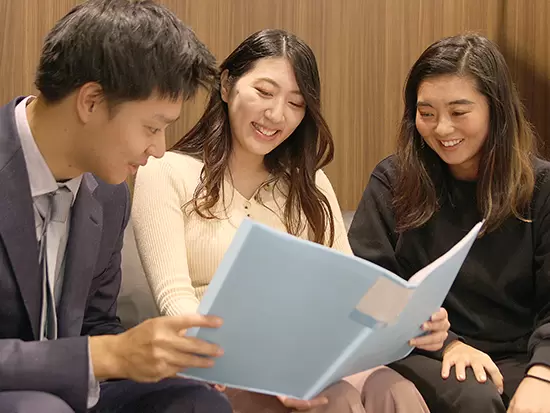 サービス登録者数は、すでに1万人以上に。有名企業の導入実績も多く、今後さらなる成長が見込まれています
