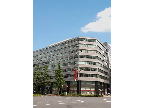 新宿ビルディング外観　　　　　　　　　　創業以来、お客様との信頼関係を着実に築いてきました。