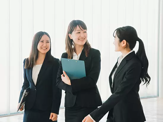 オフィス内は和気あいあい！20代～30代のスタッフが活躍中です！