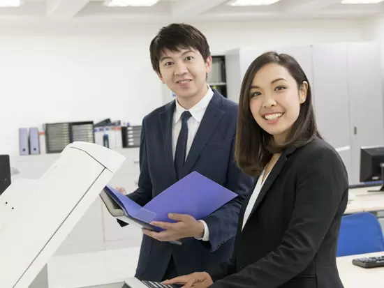 部を越えての交流も多い当社。業務効率を上げ残業時間を削減
