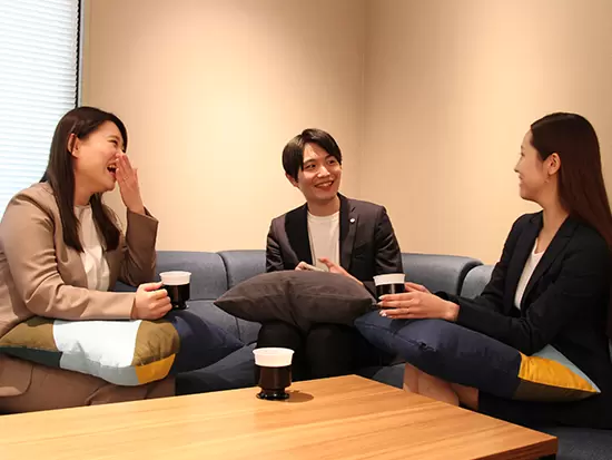 男女問わず若い世代が活躍しており、皆で同じ目標に向かって取り組めるのがポイントです。