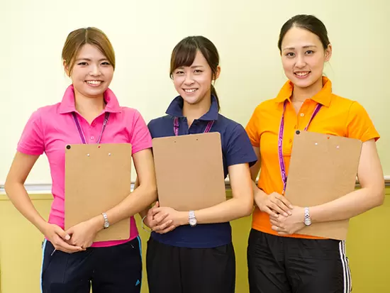 20代～60代の幅広い年齢層のスタッフが活躍中。子育て中のママも在籍しています。