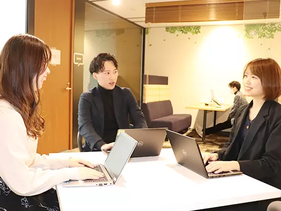 20代の若手社員が中心となって活躍しています。活気ある社風も特徴の1つです◎