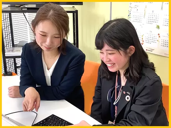 ★仕事上の不明点や疑問点は、誰かが必ず寄り添ってくれます。こんなシーンも毎日当り前の風景です。