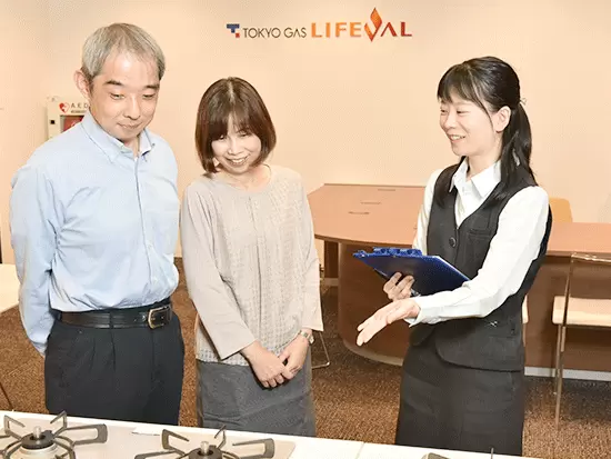 キレイな商品に囲まれて、お客様との会話も楽しめます！