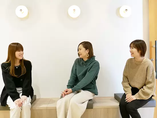 年間休日123日、土日祝休み、残業少なめなど、子育てと無理なく両立できます！