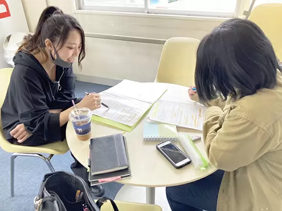 トークスクリプトがあるので安心してスタートできます。優しい先輩スタッフも丁寧に教えてくれますよ！