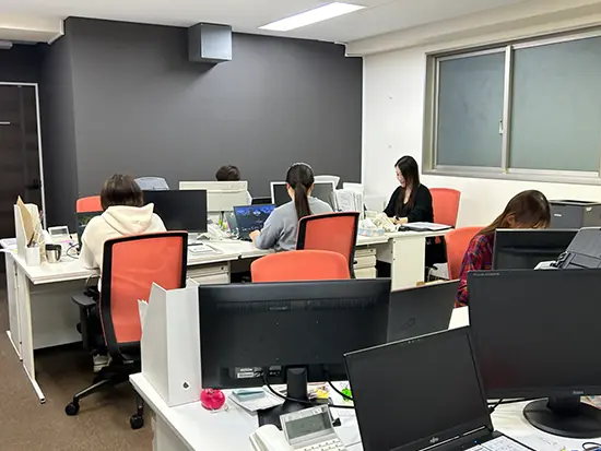 代表をはじめスタッフもみんな明るく朗らか！しっかりサポートしますので、安心して入社してください♪