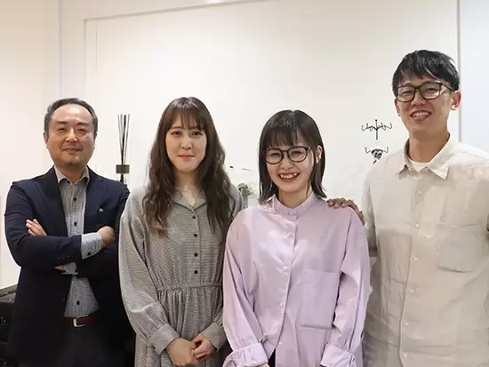 社内は常に明るく賑やかな雰囲気！仕事、プライベート問わずみんな気軽に会話を交わす姿が印象的です◎