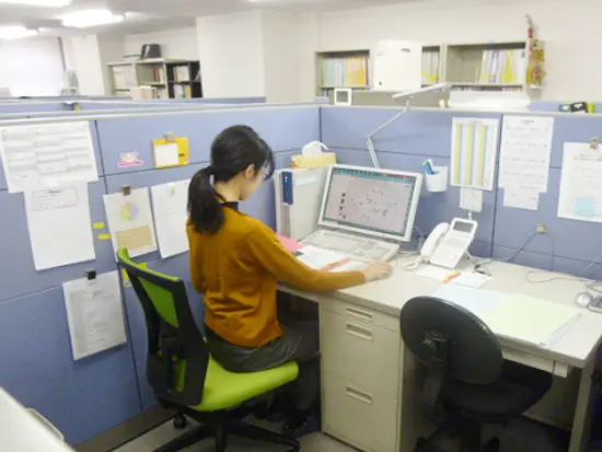 【経験を活かせる】総務または経理の実務経験を活かして活躍！社会人経験や気配りも強みになる仕事です。