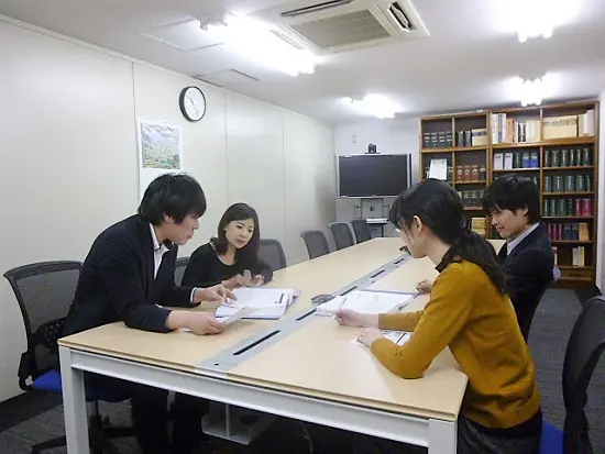 【好立地のオフィス】淀屋橋駅から徒歩3分＆転勤なし。通勤しやすく、腰を据えて長く働ける環境です。