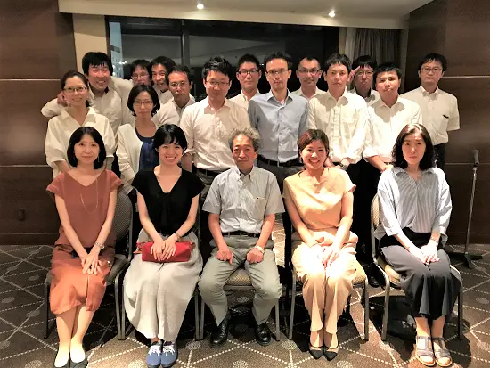 【30代～40代活躍中！】年齢に関係なく声をかけ合える、和やかで落ち着いた雰囲気の職場です。