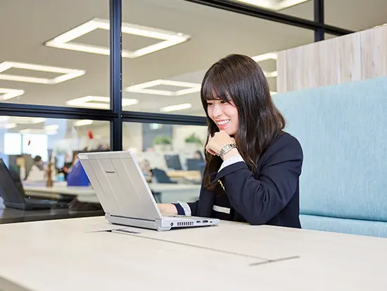 国内トップクラスのシェアを誇る安定企業！確かな基盤のもと、腰を据えて長くご活躍いただけます。