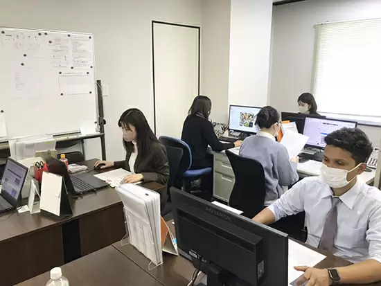 プライベートとの両立にも理解があり、互いに助け合って業務に取り組んでいます！