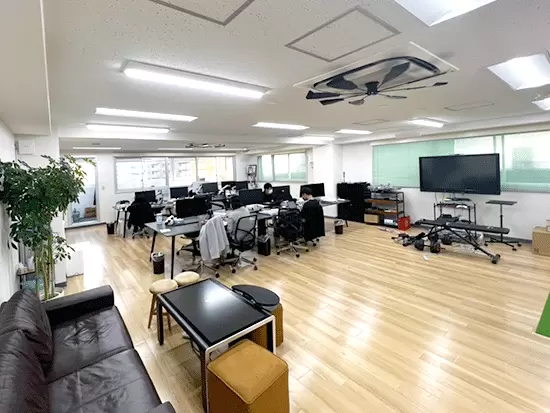 駅徒歩1分の好立地なオフィス。キレイで広々としています。