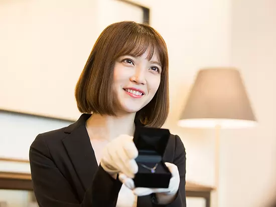 一般的な店舗販売とは違って「完全予約制」。販売ノルマもありませんので、お客様に合った提案ができます！