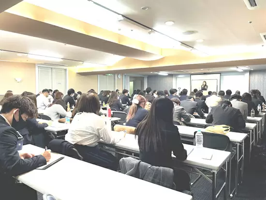 勉強会やセミナーなど、ビジネスパーソンとして知識の幅を広げられる機会も豊富です。