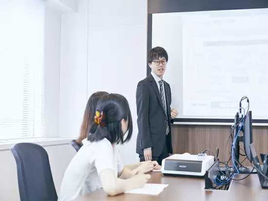 社員定着率は96％。産育休明けの復帰率は100％。家庭と両立して働くメンバーも多数活躍中！