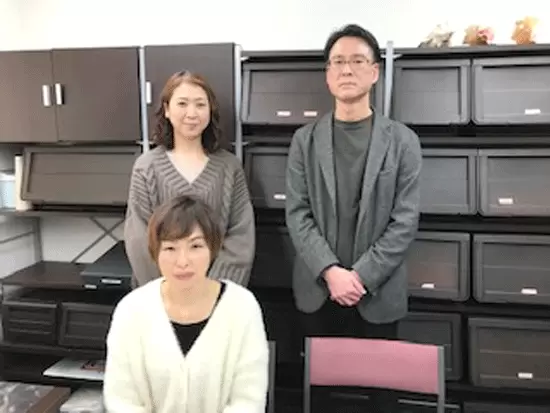 少人数だからこそ、商品へのアイデア出しや業務の質問など、誰でも声を掛けやすいフラットさがあります。