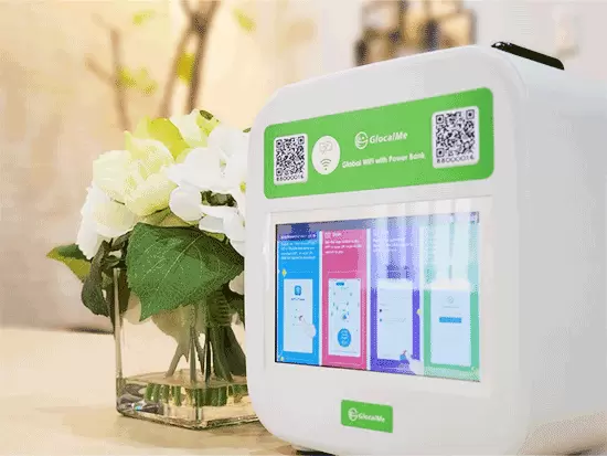 140以上の国と地域で利用できる『クラウドWi-Fi』『World Phone』などのサービスを提供しています。