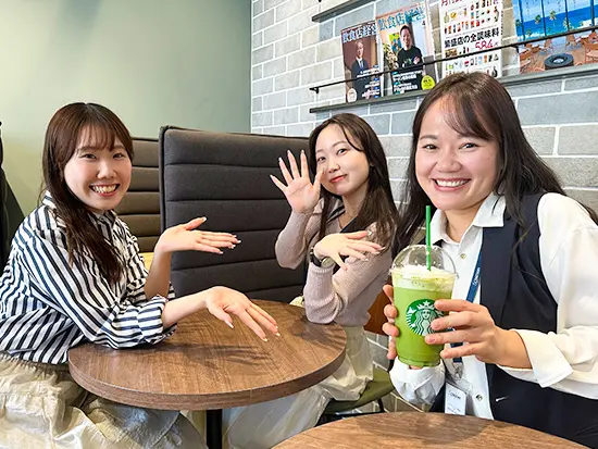 二度目の育休から復帰し活躍中の社員も◎（写真は復帰祝い） ママさん社員も多く子育て相談もできますよ！