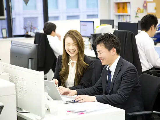 中心となって活躍しているのは20～30代。社員同士の距離が近くて、チームワークは抜群です