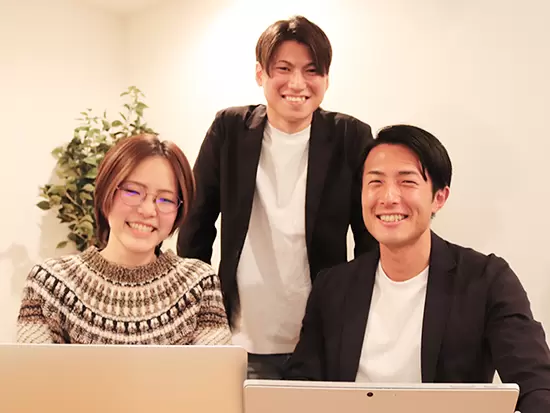 若手社員が和気あいあいとした雰囲気で働いています！