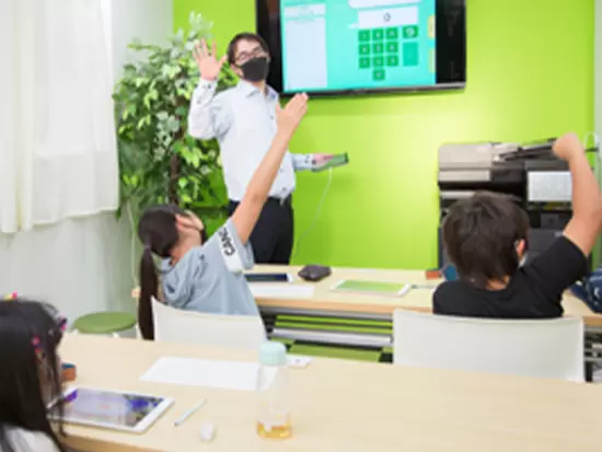 学習だけでなく、習い事やマネースクールなど様々なスクール事業を運営しています。