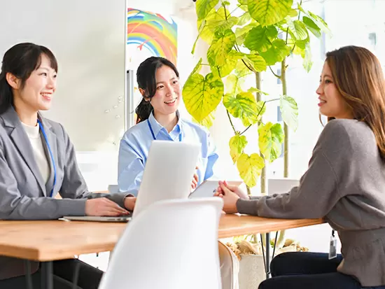 社員同士の仲も良く、話しやすい雰囲気が魅力の職場です♪